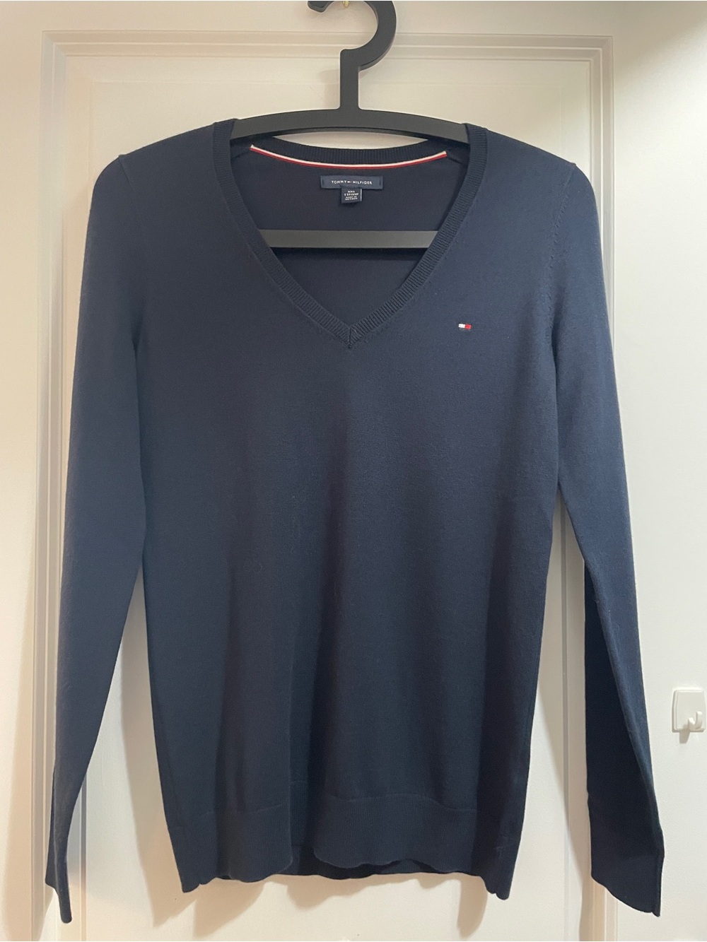Tommy Hilfiger Women's Navy V-Neck Sweater